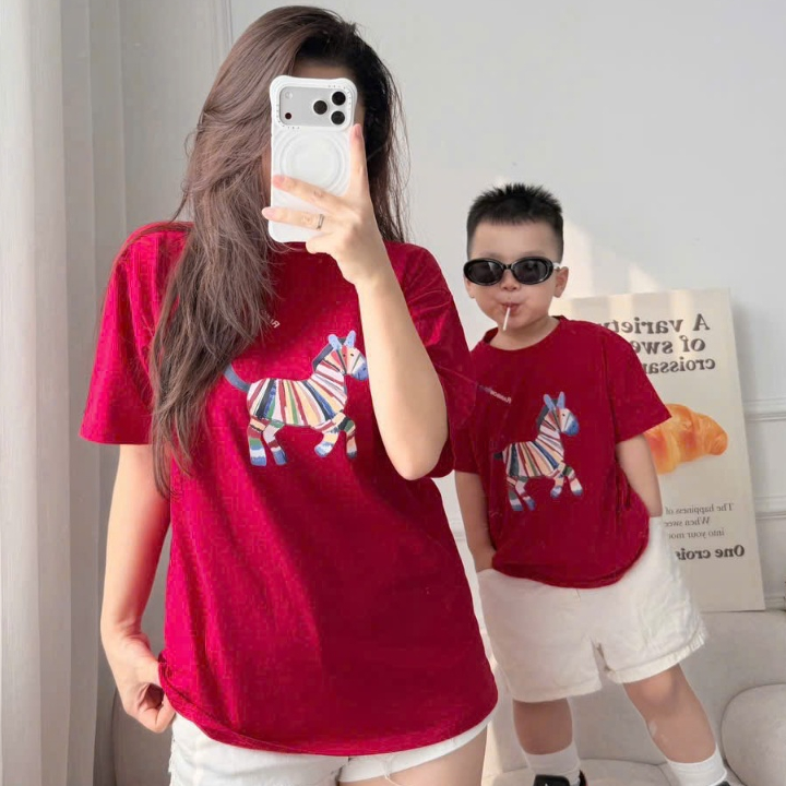 Áo thun đỏ cotton in ngựa cho cả gia đình size 8-80kg - Hana House
