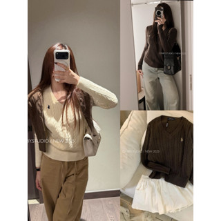    CHÍNH CHỦ   CinbyStudio | Áo len thừng cổ V thêu ngựa Nâu Ảnh Chính Chủ 