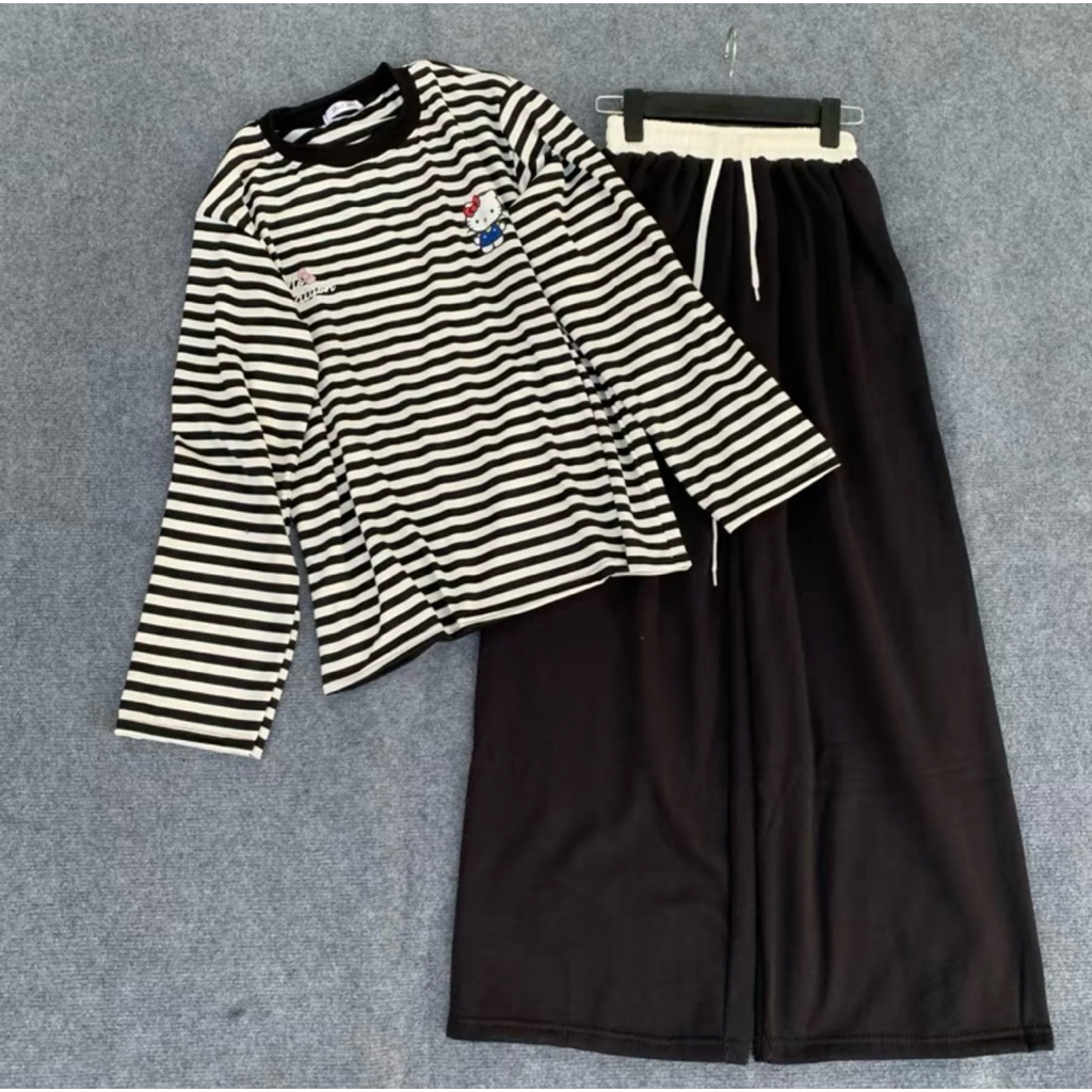 Set bộ áo thun dài tay kẻ sọc in kitty habo mix quần xuông đen phối cạp trắng