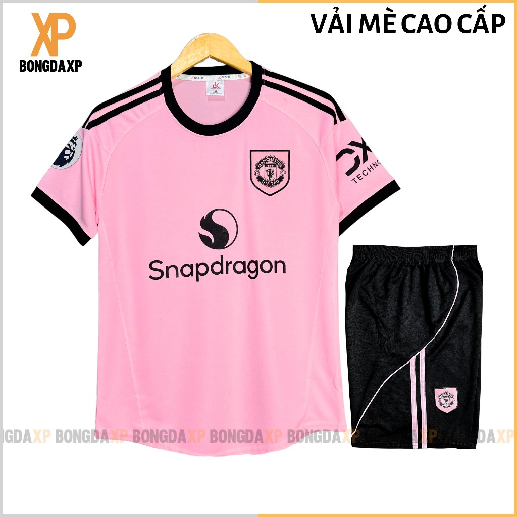 Quần Áo Đá Bóng MU Hồng 2025, Đồ Đá Banh Vải Mè Cao Cấp