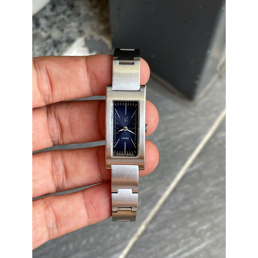 Đồng hồ nữ Citizen XC kính sapphire mặt xanh đen hàng si Nhật chạy pin