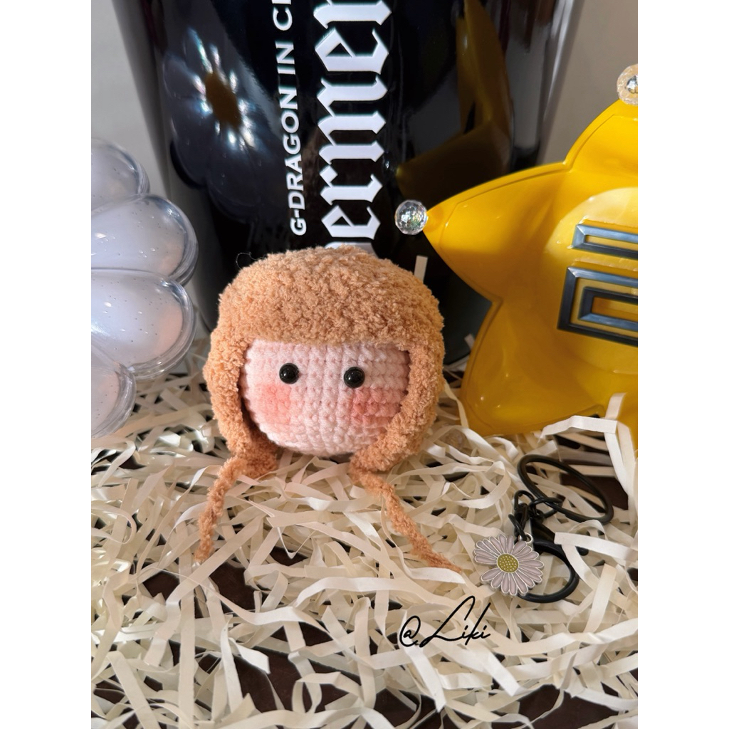 Móc khóa len GD G-Dragon đội mũ lông MAMA 2025