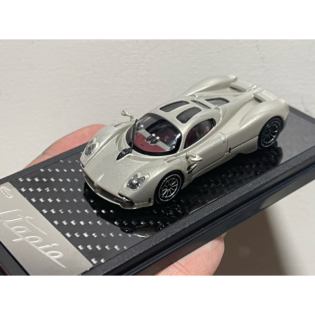 [LOOSE]Pagani Utopia 1:64 LCD MODELS