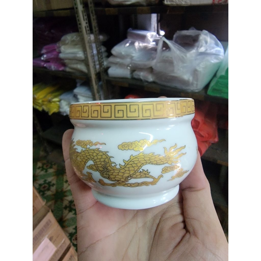lư nhan rồng trắng
