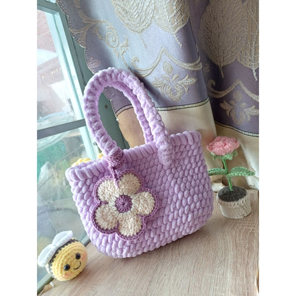 Túi xách nhung Tặng Túi earpods hoa cúc bằng len handmade
