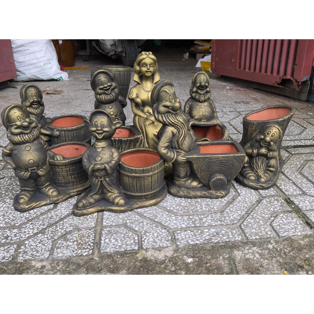 Chậu đất nung - chậu Bạch Tuyết và 7 chú lùn
