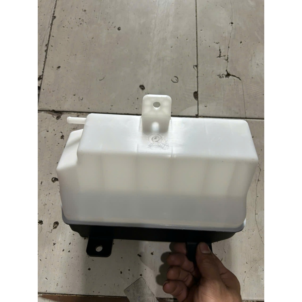 Bình nước phụ Hyundai Mighty EX8 Bản Đủ – Hàng chính hãng, bản đủ (không dùng cho EX8 GT bản thiếu),