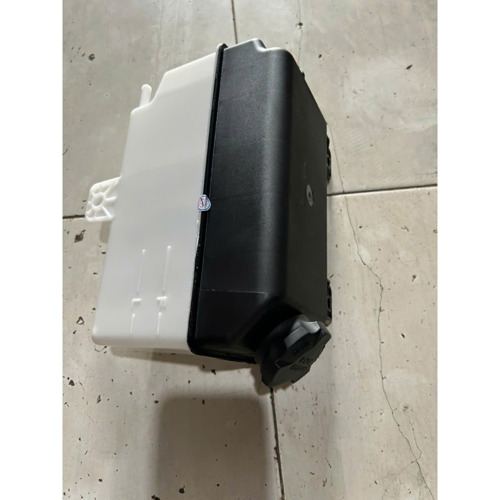Bình nước phụ Hyundai Mighty EX8 Bản Đủ – Hàng chính hãng, bản đủ (không dùng cho EX8 GT bản thiếu),