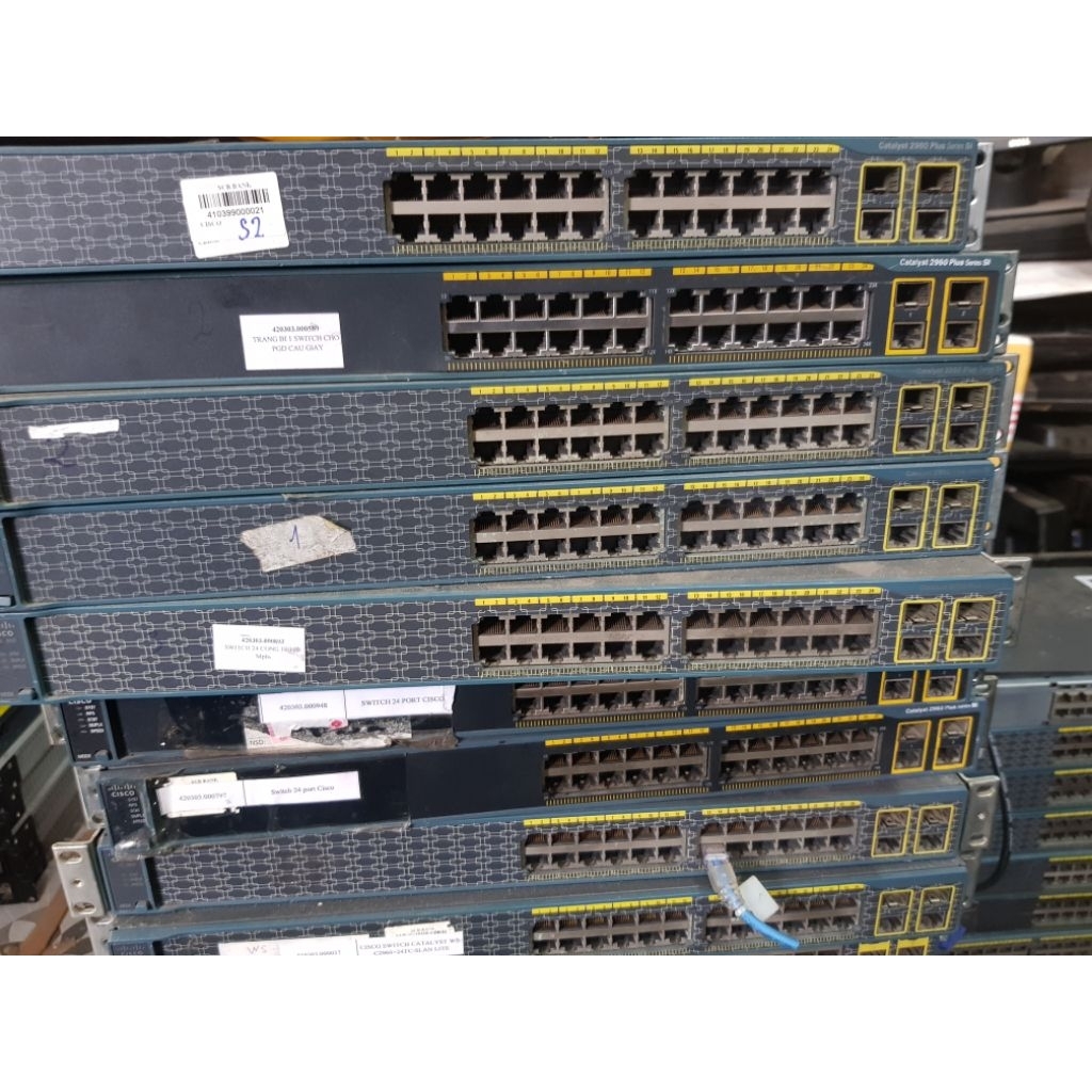 Switch chia mạng Cisco 2960 24 port hàng chất lượng tốt.