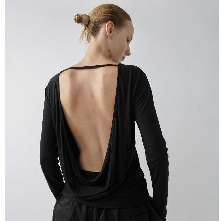 HIGHCHIC - SENSE COLLECTION - NAOMI TOP - ÁO THUN ĐEN DÀI TAY KHOÉT LƯNG