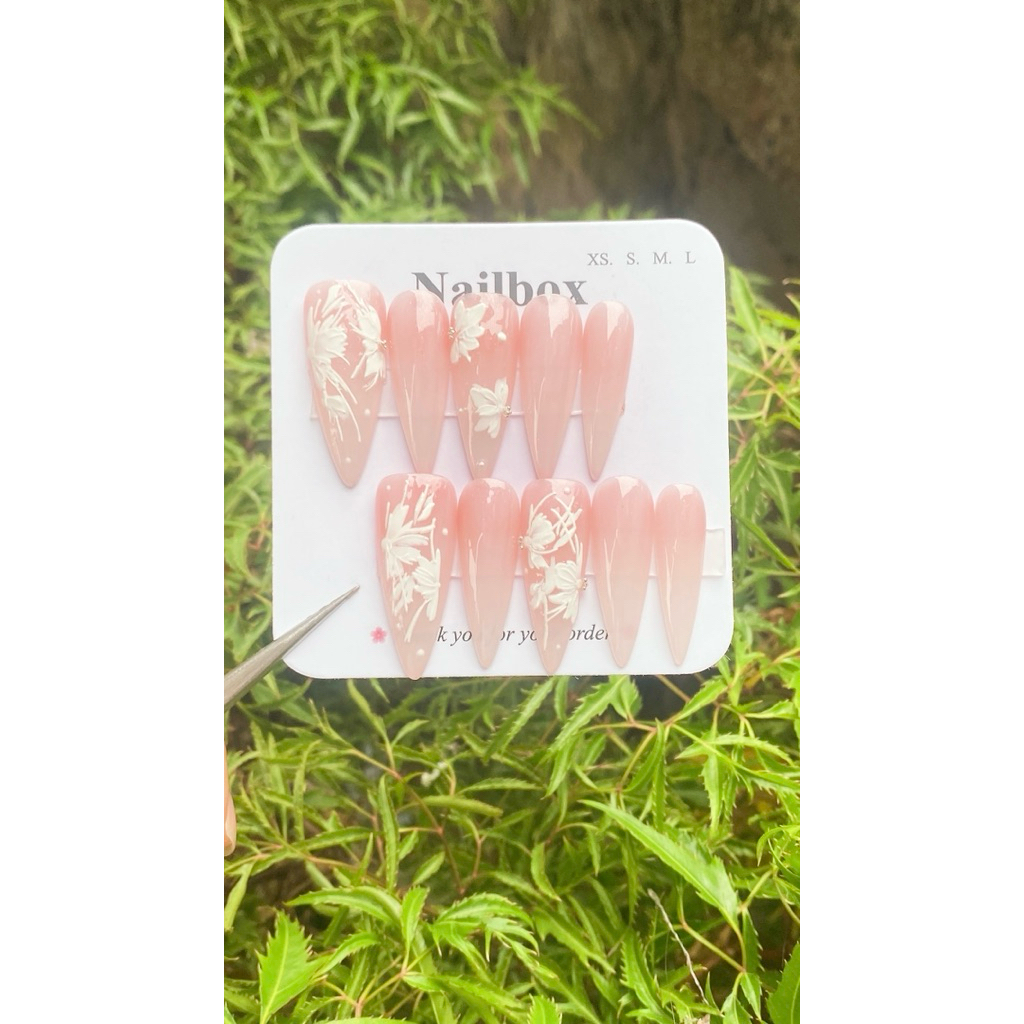 mã 22. nail thiết kế mẫu hoa lụa