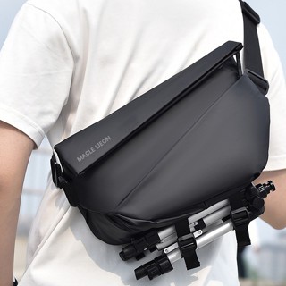 Cặp chéo nam có khóa nam châm - Cặp dễ lấy và sử dụng nhanh chóng, chống bụi chống nước, túi lưng nhiều ngăn chia