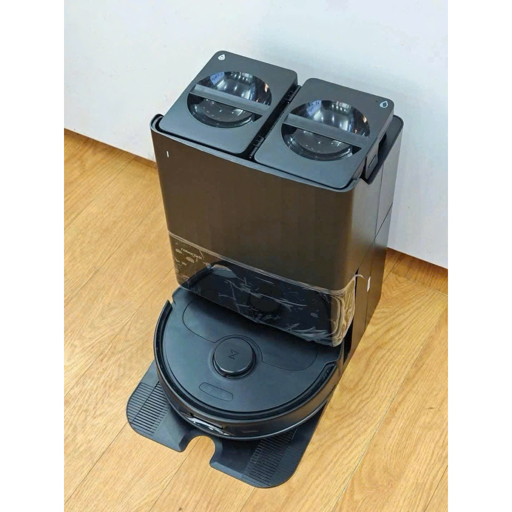 Robot Roborock QR798 tự giặt giẻ đổ rác