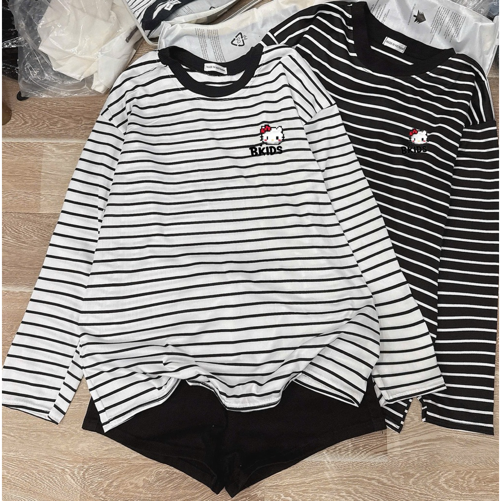 Áo thun tay dài kẻ ngang dáng rộng cổ tròn in kitty bkids