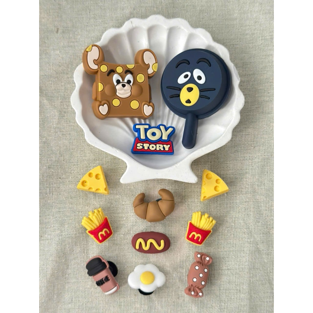 Charm Tomm – Phụ Kiện Trang Trí Dép Sục / Balo / Túi