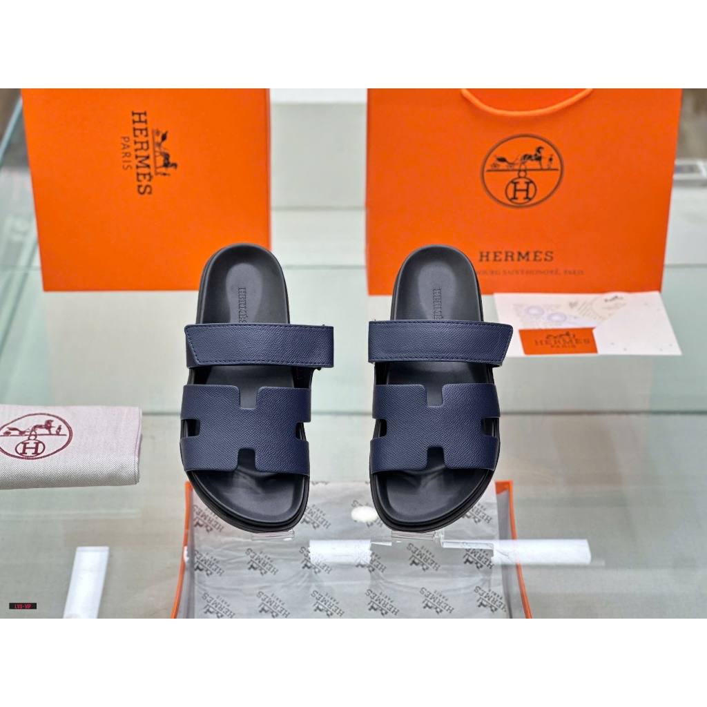Dép HM Izmir nam màu Xanh Navy – Dép da cao cấp chữ H biểu tượng, đế êm nhẹ phong cách sang trọng