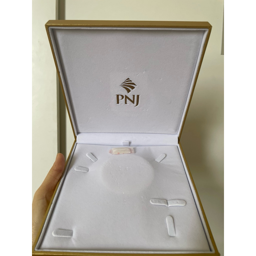 Hộp  dduwng dây chuyền cưới , vàng cưới sang chảnh PNj