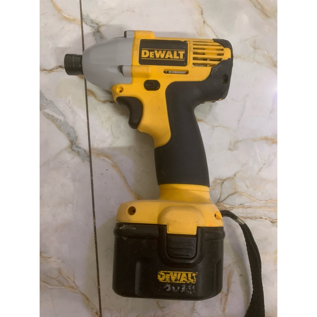 👉 Máy khoan-Vít 12V Dewalt DW052JP hàng bãi nhật