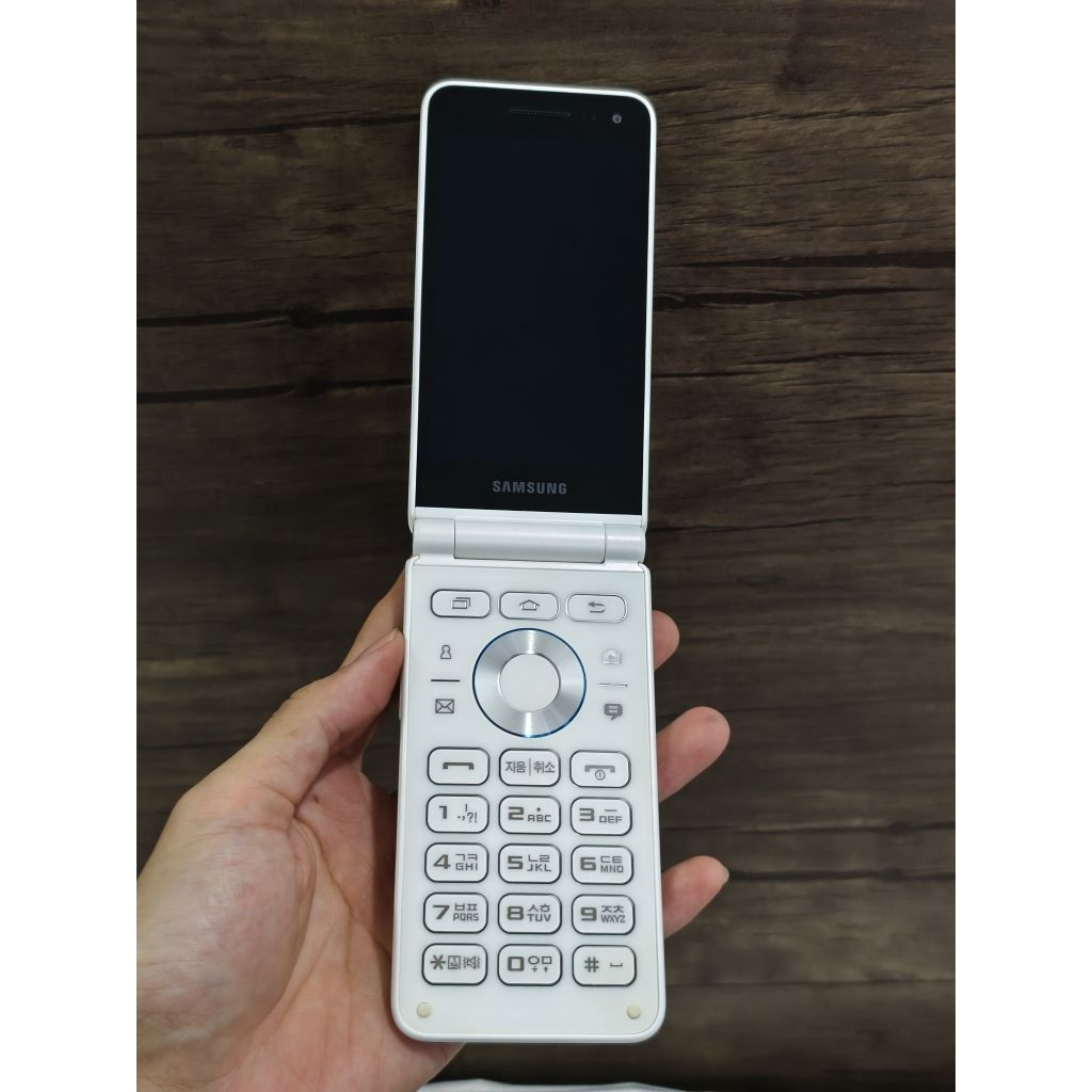 Điện thoại Nắp gặp Samsung Folder 2 Trắng 2019 97% (2/32)