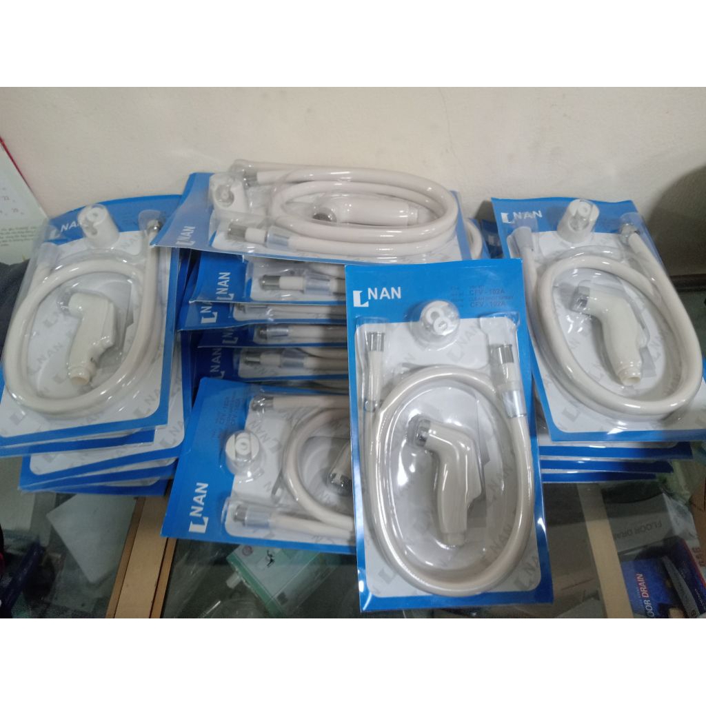 Bộ Vòi Xịt Vệ Sinh Inan CFV - 102A