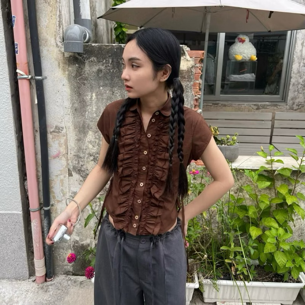 ACHIEVE PEACE - Áo sơ mi bèo dáng ôm chiết eo EARTH MOTHER TOPS