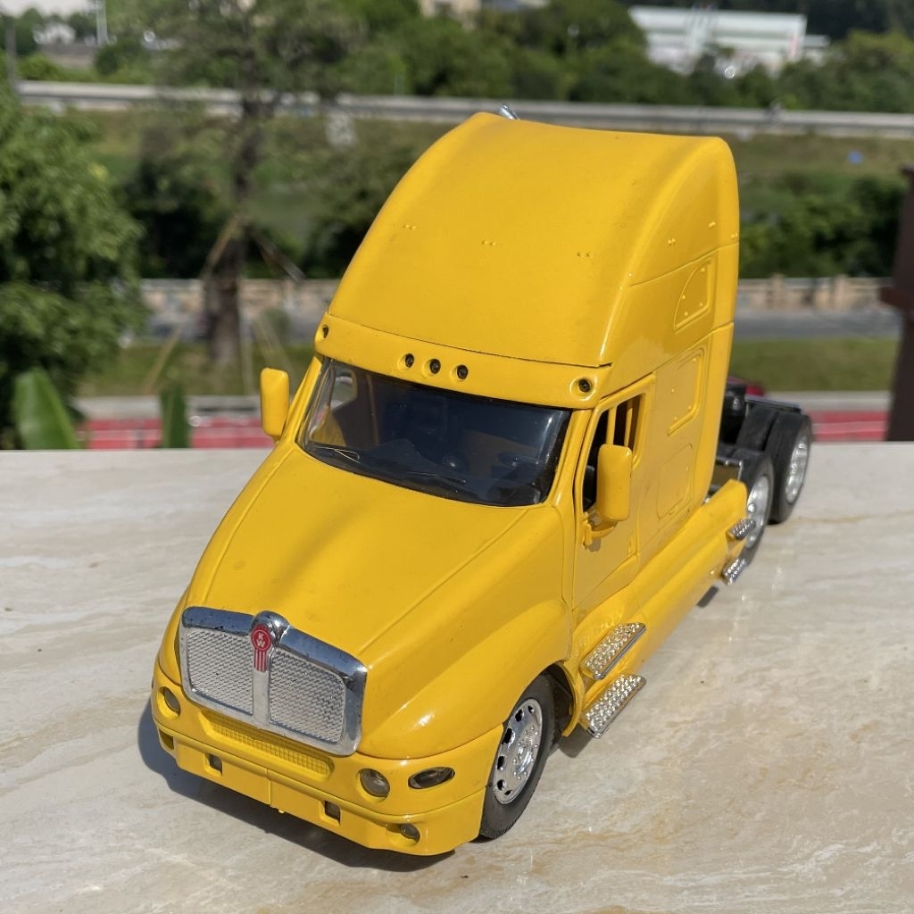 Xe mô hình đầu kéo container kenword T2000 màu vàng hợp kim 1:32