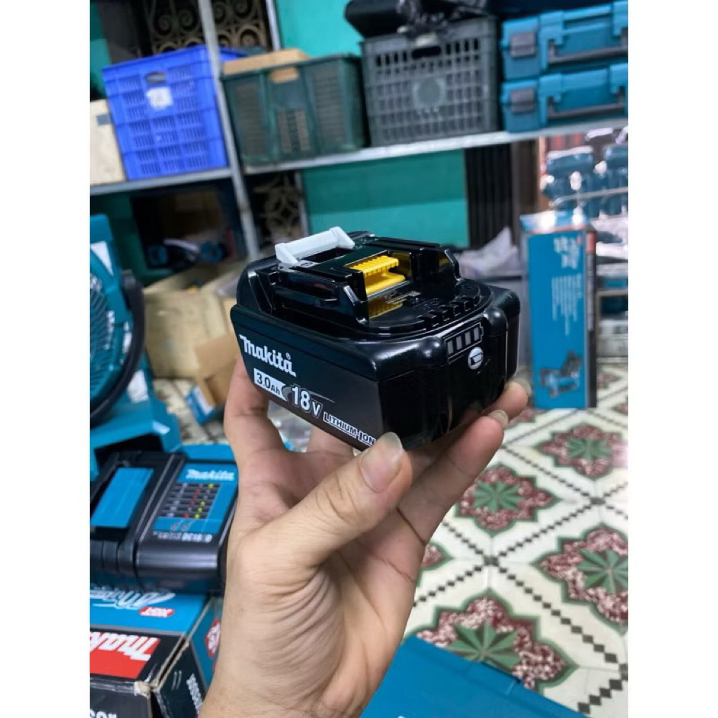 Makita 18V 3.0Ah BL1830B  (197599-5)