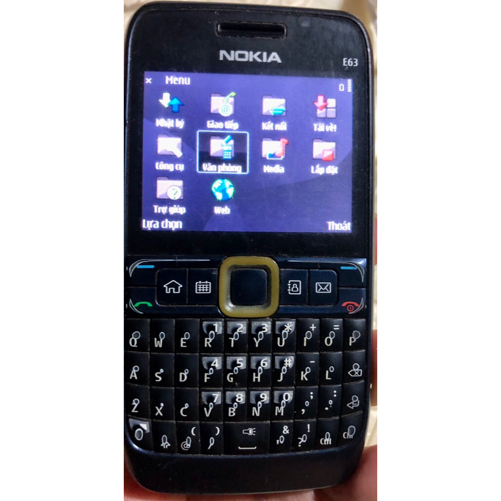 Xác Nokia E63 lên màn còn hiển thị oce, chưa thử sjm sóng hay chức năng gì, ae về tự nghiên cứu kiểm