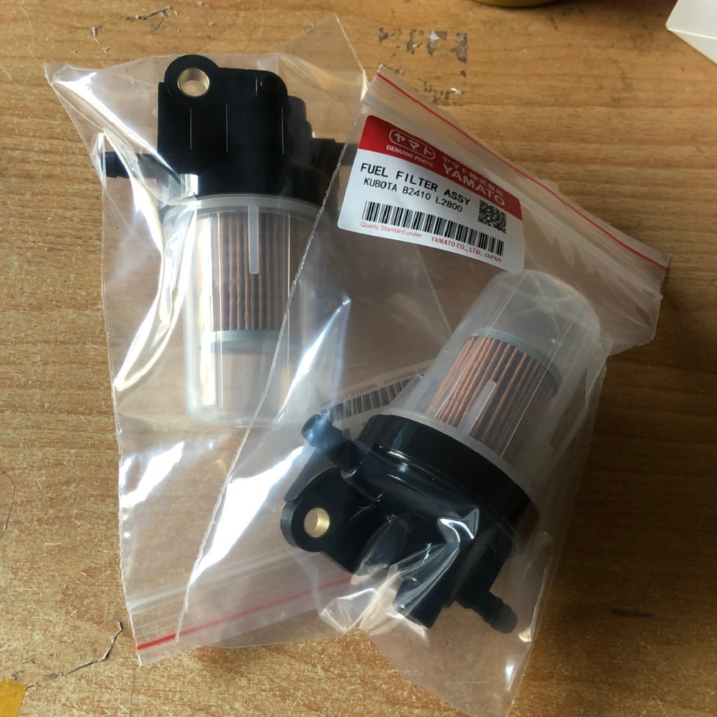 Lọc dầu dầu (bộ lọc nhiên liệu ) dùng cho máy Kubota B2320 B2410 L2800 L3400 LX2610HSD M5640SU RTVX1