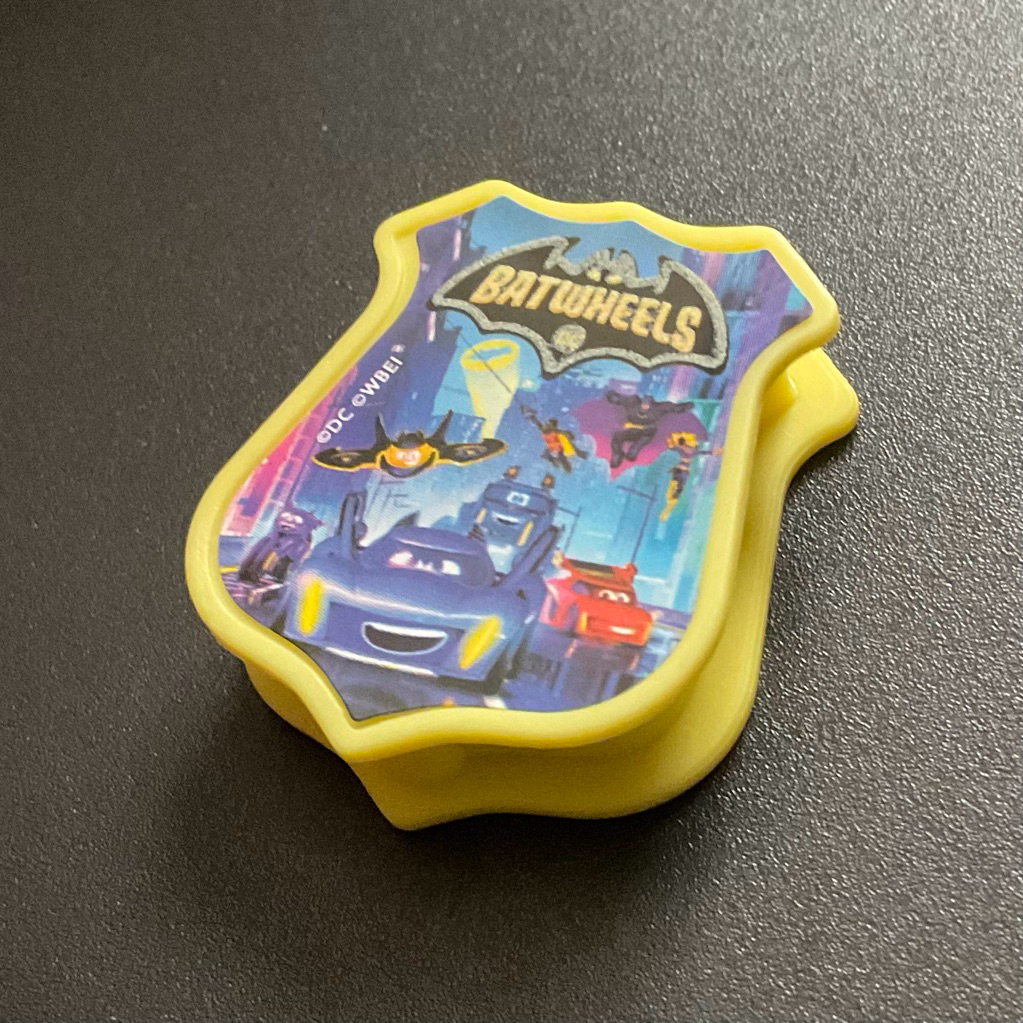 Mô hình rương kho báu đồ chơi trứng Kinder Joy