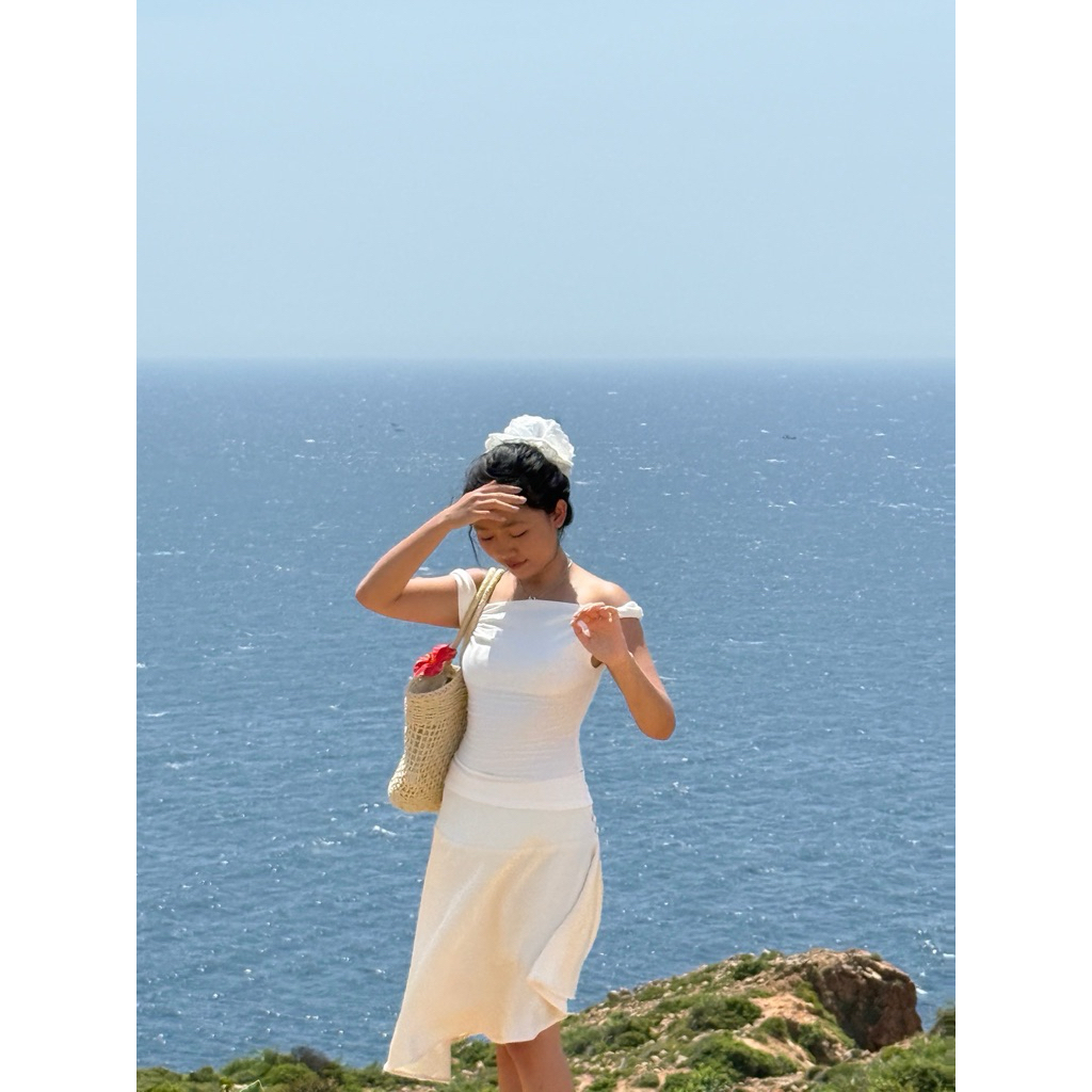 Pass Thanh Lý Áo Trễ Vai và Váy Lụa Emilie House