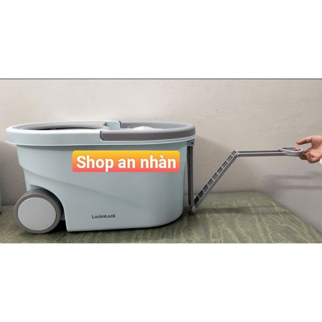 Bộ cây lau nhà xoay tay locknlock ETM971 dung tích 7l