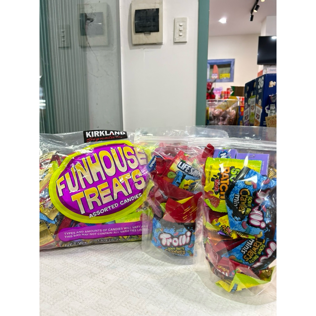 Kẹo Mix Mỹ Kirkland Funhouse Treats 500g – Mix Nhiều Loại Kẹo Mỹ, Túi Zip