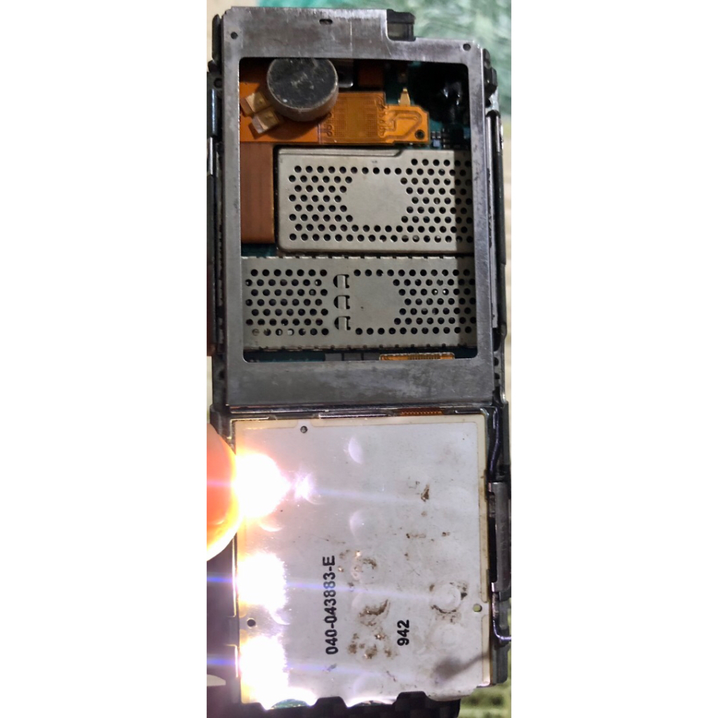 Xác main Nokia 6500c lên còn thấy sáng đèn phím, ae thợ nào cần lấy linh kiện xào chẻ thì lụm vọc vạ