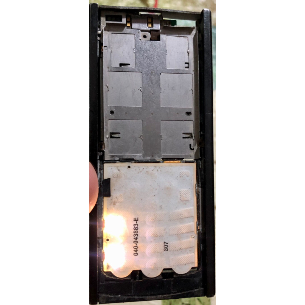 Xác main Nokia 6500c lên còn thấy sáng đèn phím, ae thợ nào cần lấy linh kiện xào chẻ thì lụm vọc vạ