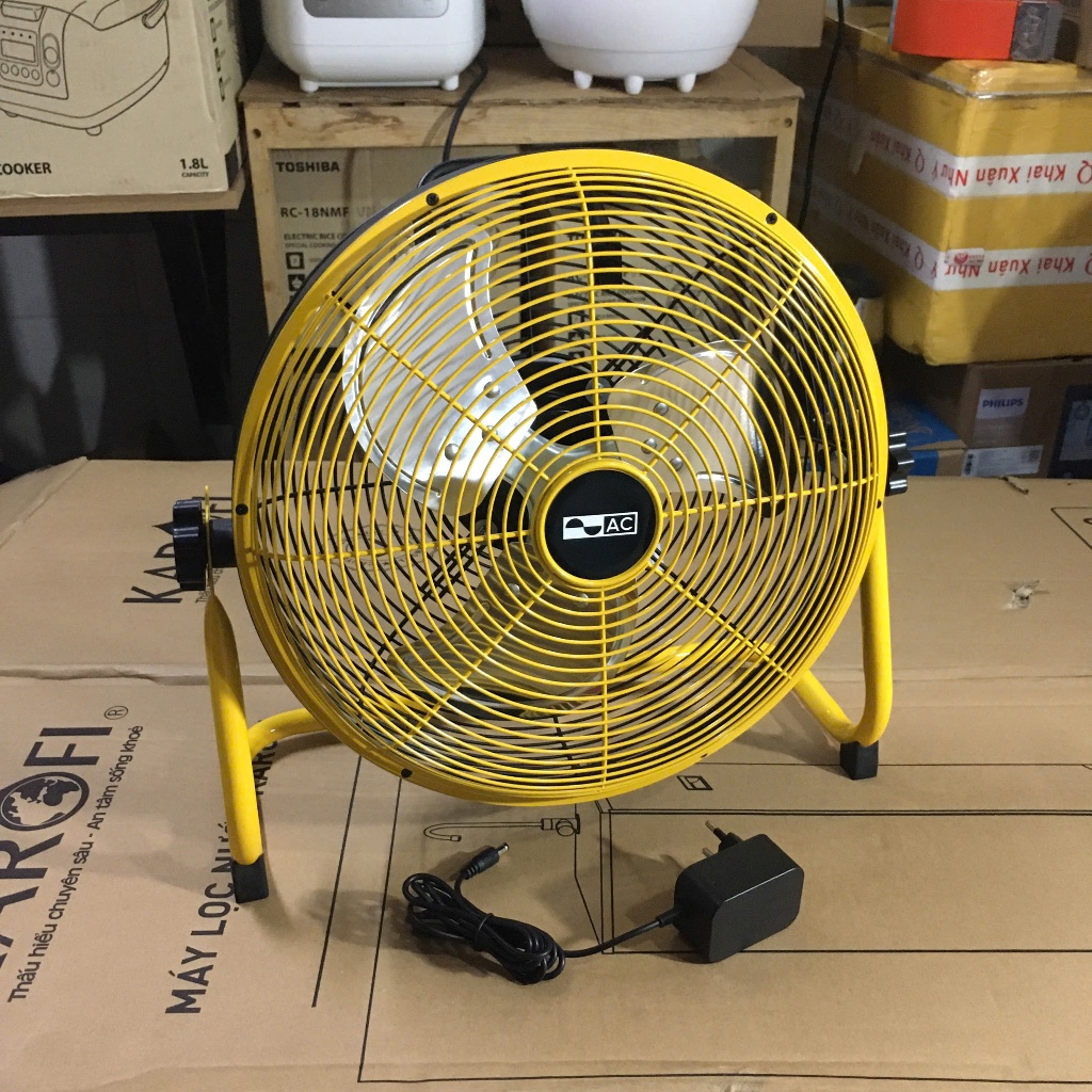 Quạt sạc điện - tích điện AC ARF01D123 12W 30cm có sạc điện thoại (Mẫu mới) - Hàng trưng bày như mới