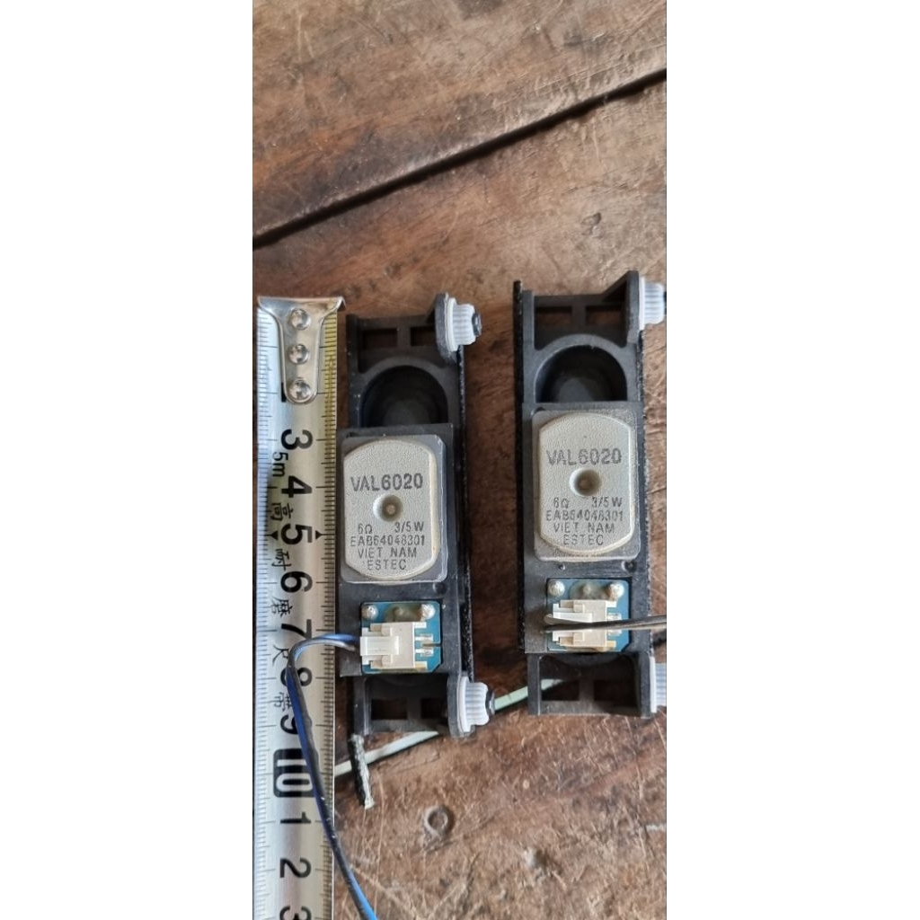 Cặp Loa LG 32LH570D loa củ 6om công suất 5w tháo máy hát tốt bình thường do tivi hư sọc màn hình,bán