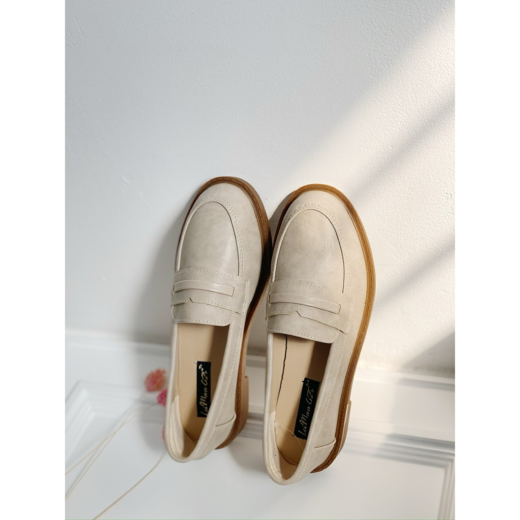 Giày Nữ Moccasin Loafer Giày Lười Công sở QCCC Có Sẵn Màu Đen Màu Kem Da Mềm Đế Thấp 55-132
