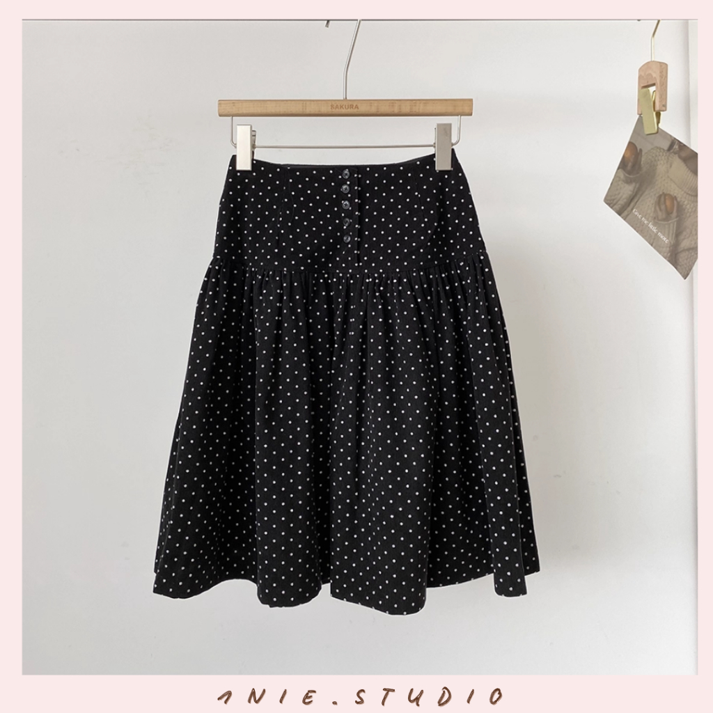 𝟏𝐍𝐈𝐄.𝐒𝐓𝐔𝐃𝐈𝐎 | Chân Váy Midi Nhung Kẻ Chấm Bi Cạp Cao - Phong Cách Hàn Quốc Cổ Điển, Trẻ Trung & Đa Năng Thu Đông | BigBuy360 - bigbuy360.vn