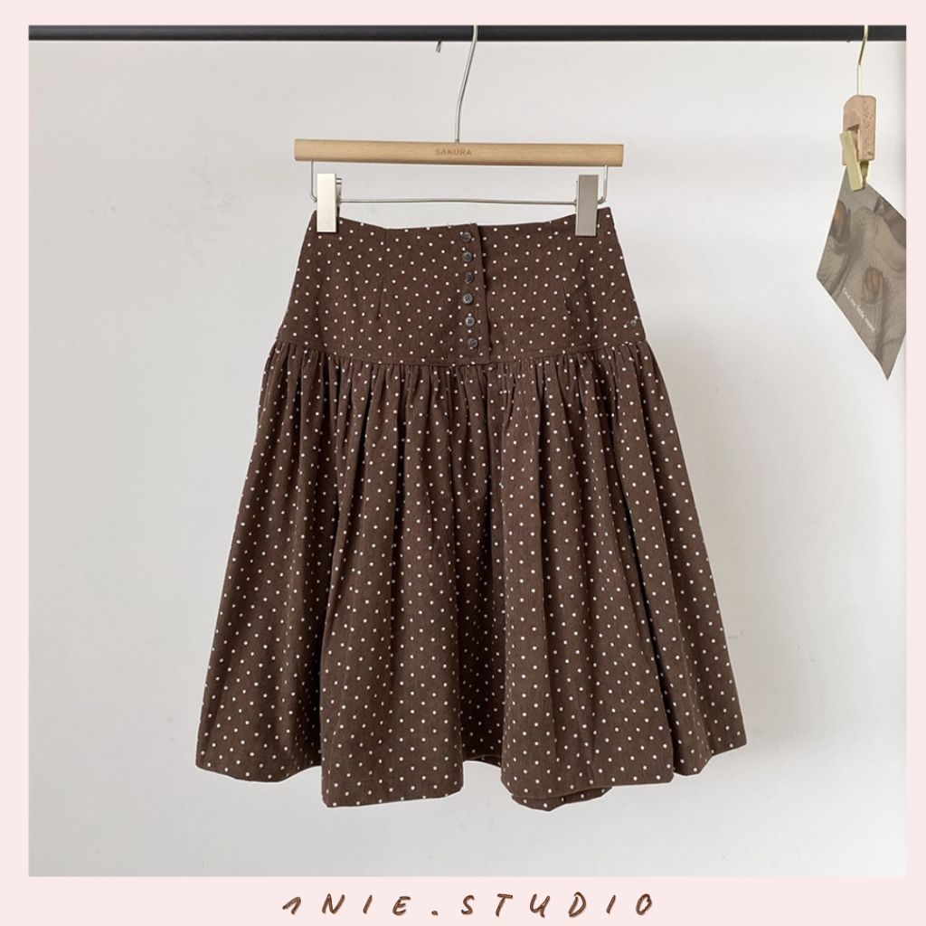 𝟏𝐍𝐈𝐄.𝐒𝐓𝐔𝐃𝐈𝐎 | Chân Váy Midi Nhung Kẻ Chấm Bi Cạp Cao - Phong Cách Hàn Quốc Cổ Điển, Trẻ Trung & Đa Năng Thu Đông | BigBuy360 - bigbuy360.vn