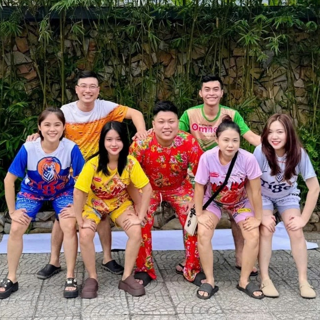Sét 8 bộ quần áo bia tiger , sài gòn, kẹn ,larue, huda, bọt bia, sting, phông bạt, khăn trải bàn BC