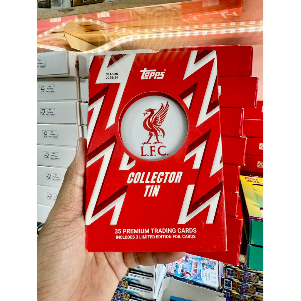 [ Liverpool Collector Tin ] Topps FC Liverpool Collector Tin Hộp Chứa Thẻ Cầu Thủ CLB Liverpool 2025