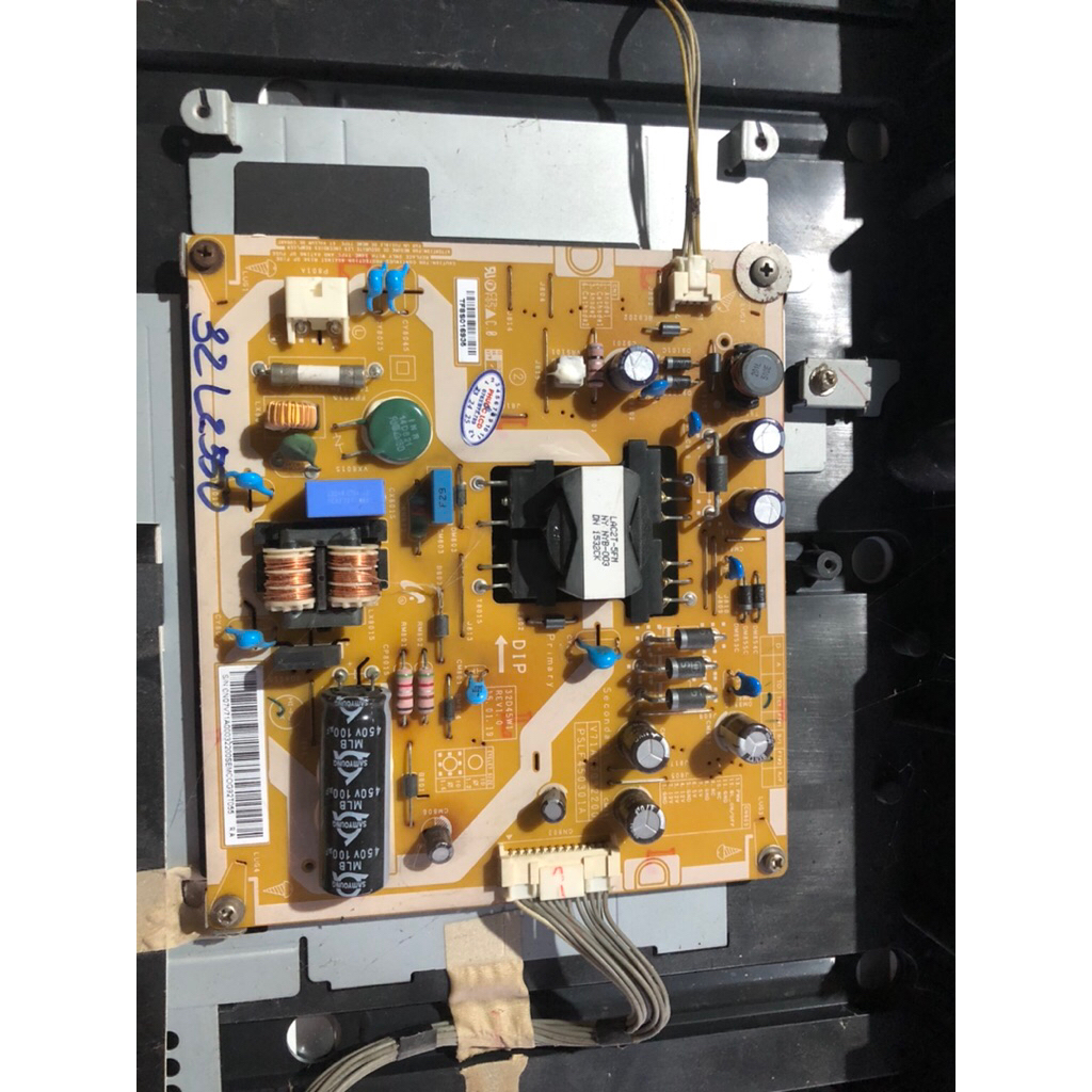 Bo tivi TOSHIBA 32L2550