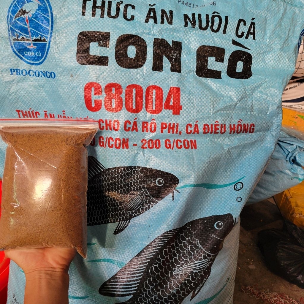 Cám Con Cò C8004 30 đạm  loại dùng cho cá rô phi và điêu hồng, Xay nhuyễn dùng làm cám nền ,cám xả h