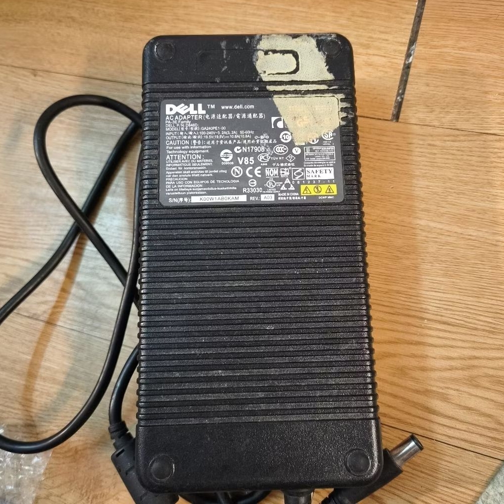 Sạc lap top dell chân kim to 210w hàng cũ đã qua sử dịng