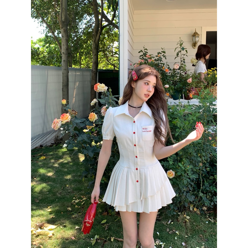 (Có bán lẻ Váy nữ) Set đôi đầm sơmi cài cúc đỏ vạt 2 tầng xéo thêu chữ siêu cute ❤️