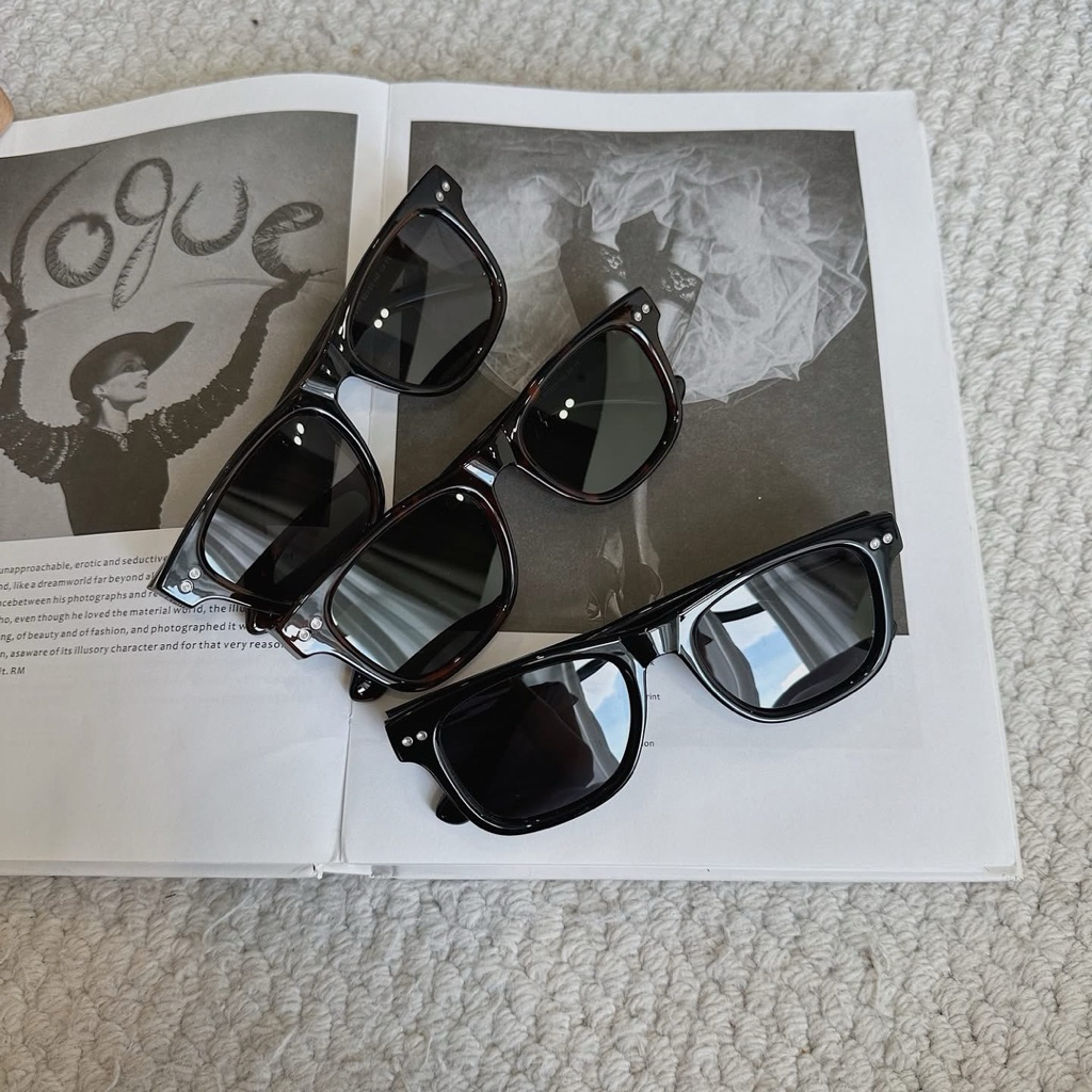 Lyys Store - Kính mát nhựa vuông dẹt trơn : 2 chấm ngang 1944 (2395)