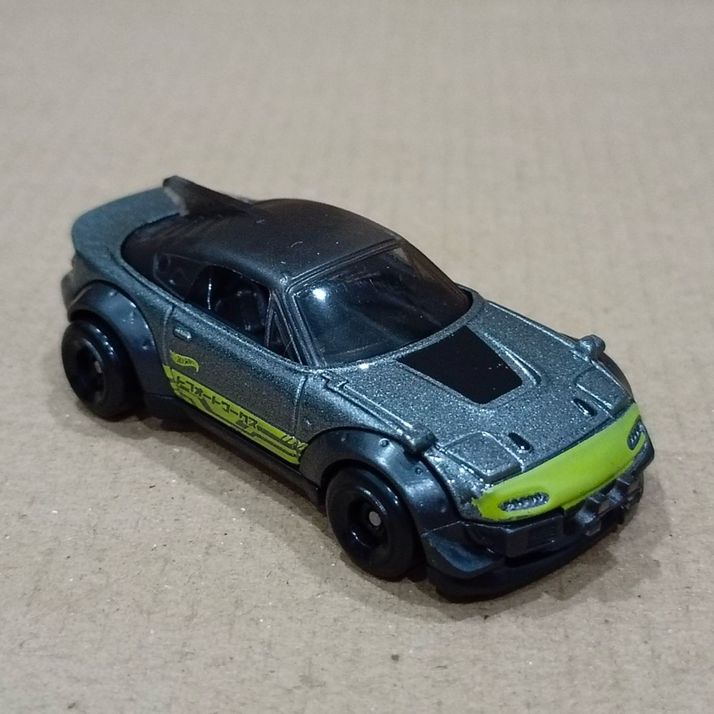 Xe Hot Wheels Mazda MX-5 Miata