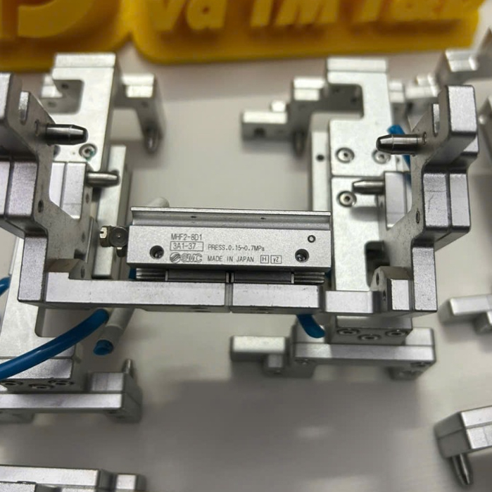 Cơ cấu Xy lanh Kẹp MHF2-8D1 hàng tháo máy xịn SMC (đã qua Sử dụng còn đẹp)