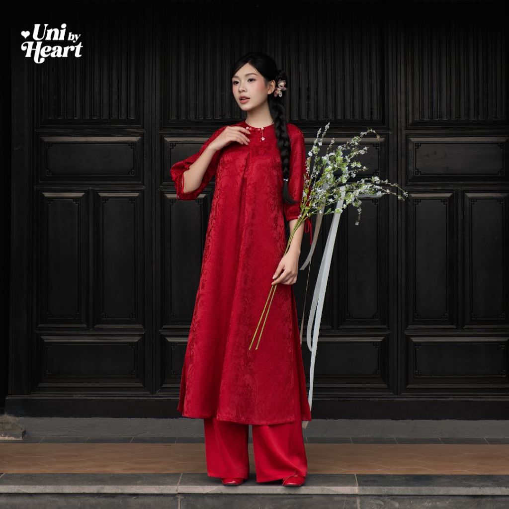 Áo dài Tết cách tân Hoa Son ADT001 chất liệu gấm, cổ tròn, dáng suông, hoa chìm - Uni By Heart